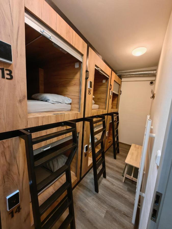 Capsule Hostel Erbenova Praha Bagian luar foto